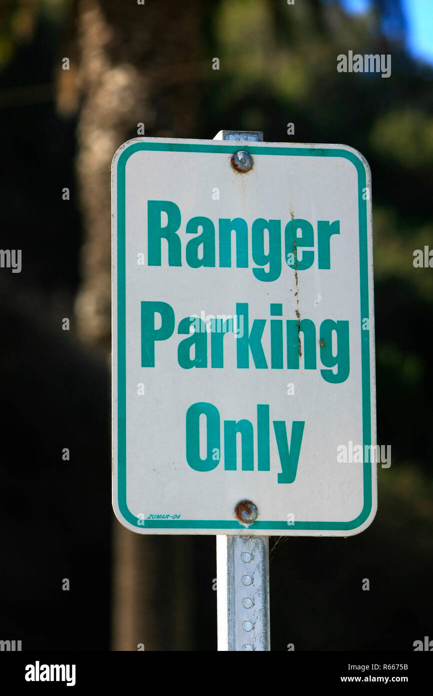 Ranger nur Parken Schild in einem Kalifornien Park Stockfoto