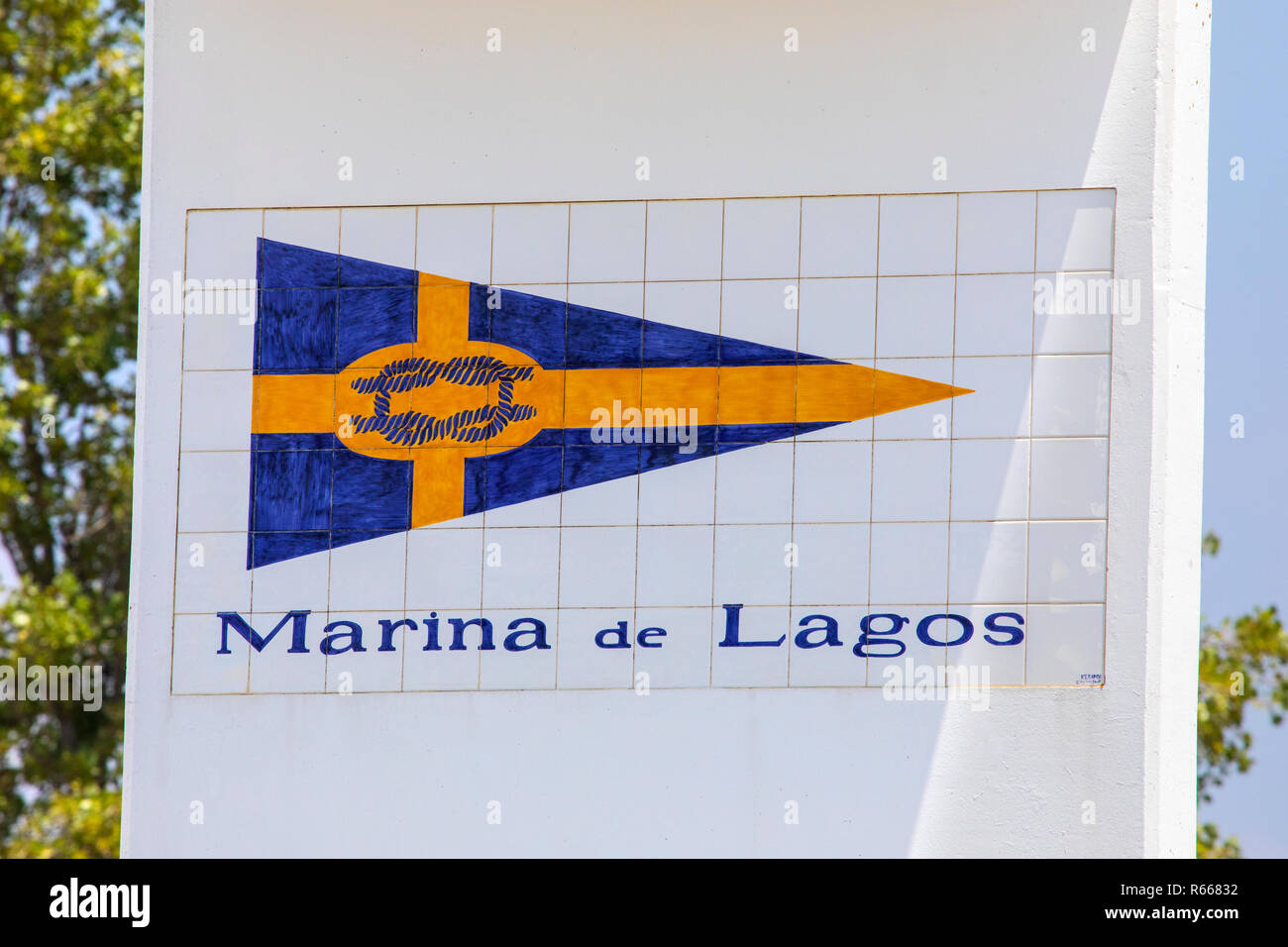 Ein Zeichen für Marina de Lagos in der Algarve in Portugal. Stockfoto