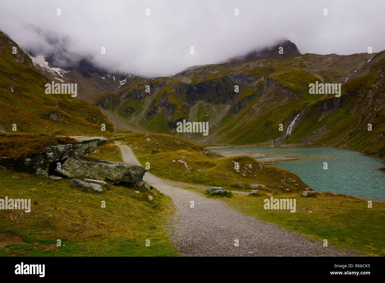 Was würden die österreichischen Alpen, wie wenn es keinen Nebel Stockfoto