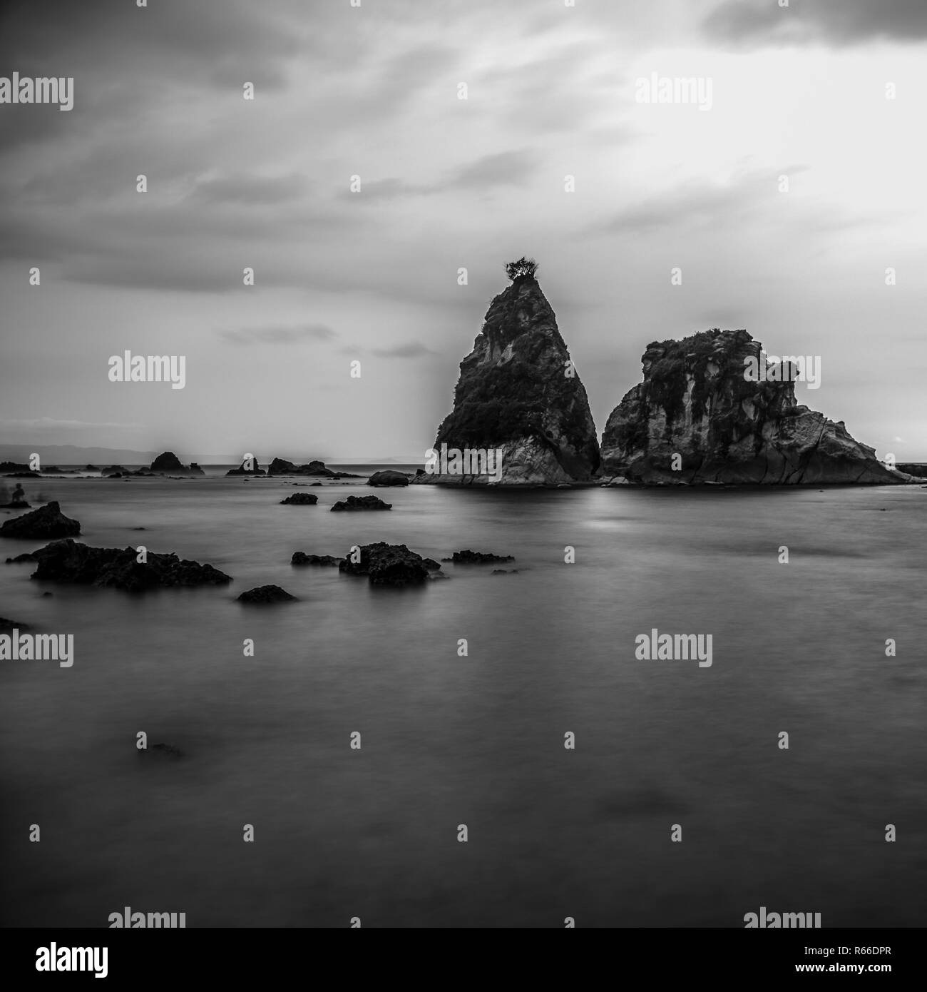 Sawarna Strand ist einer der entlegensten und schönsten Strand in Indonesien. Stockfoto