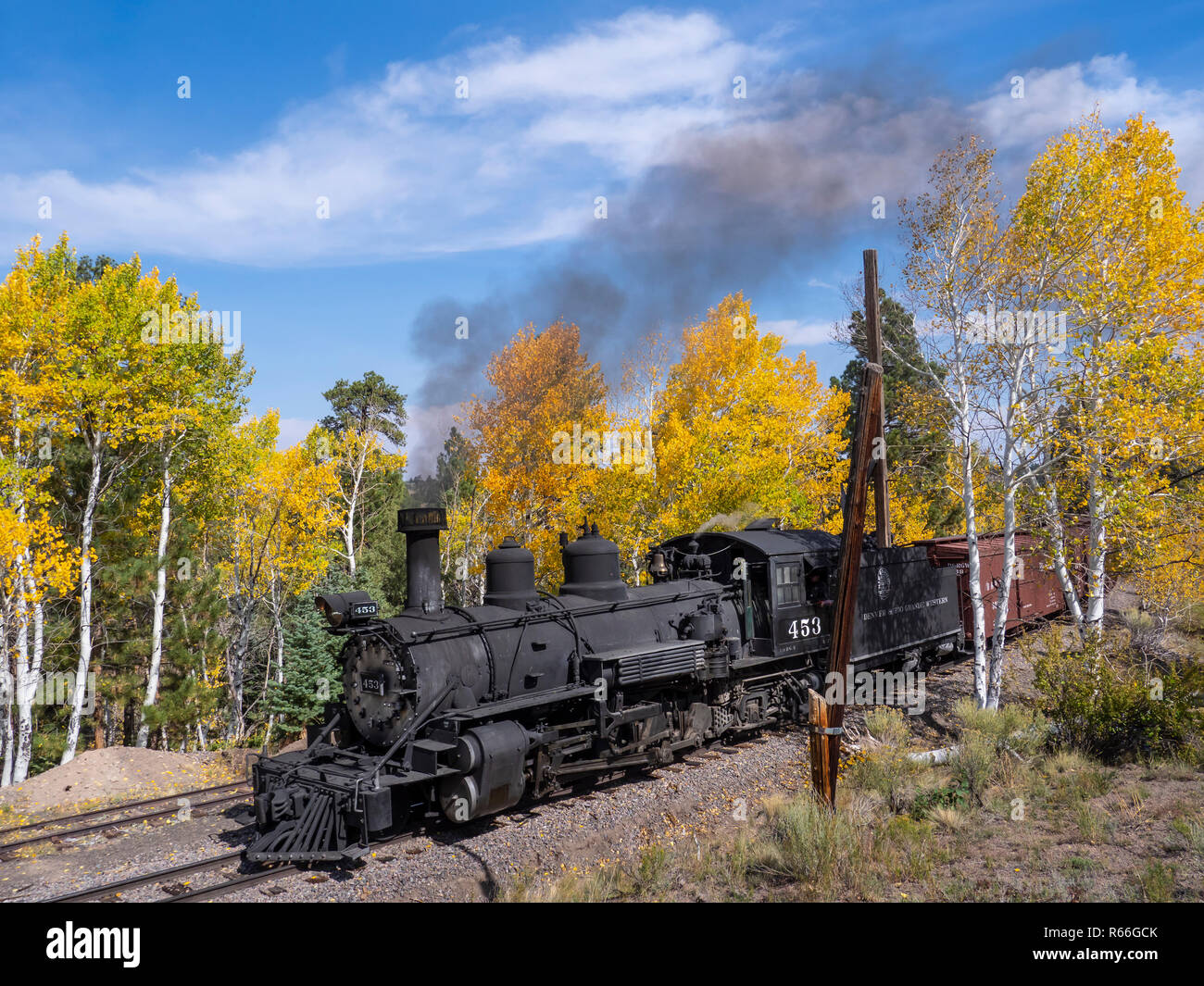 Lok 453 Dampfmaschine Güterzug bei Big Horn, Cumbres & Toltec Scenic Railroad, Antonito in Colorado. Stockfoto