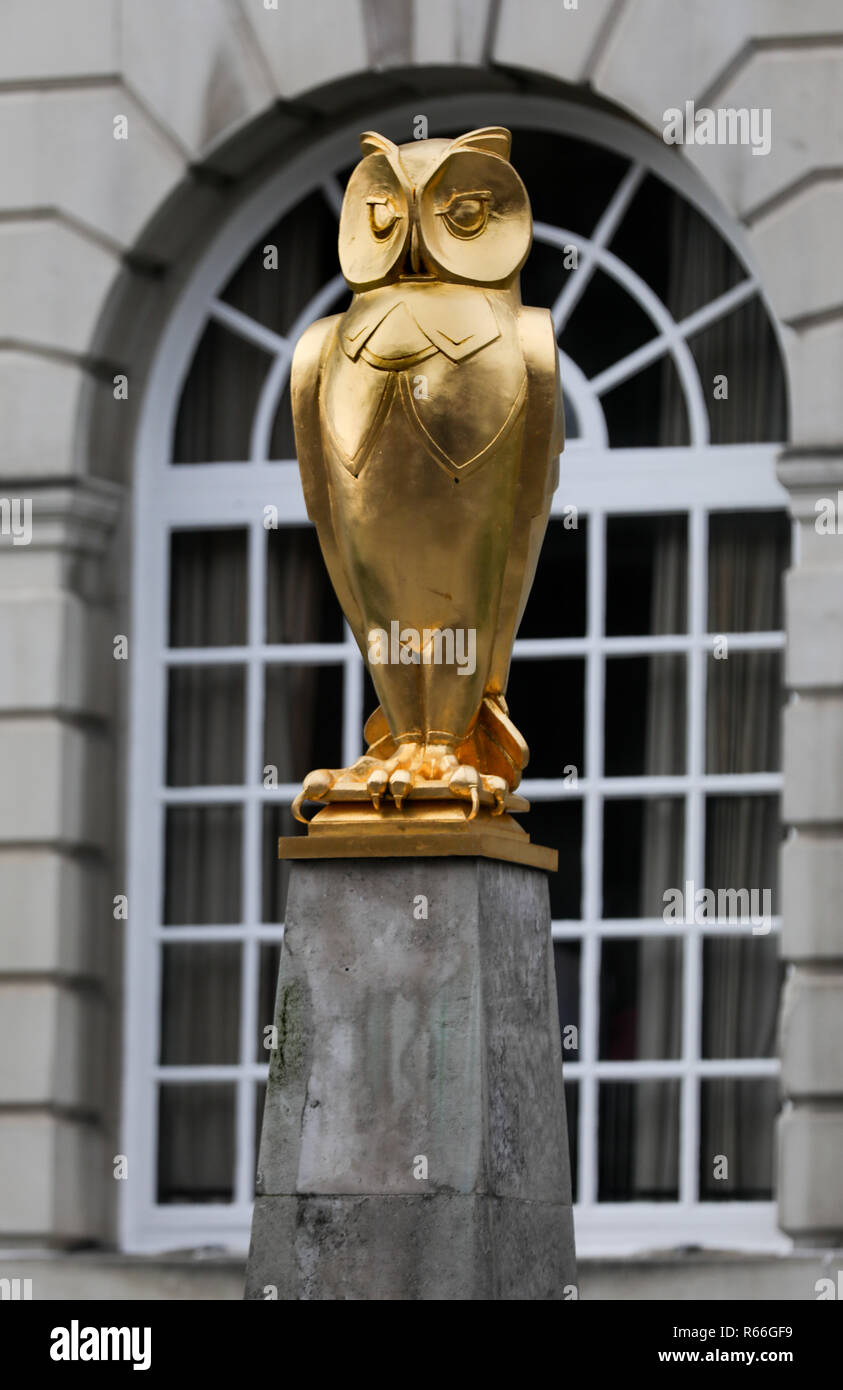 Leeds Symbol der Eule, lackiert gold Stockfoto