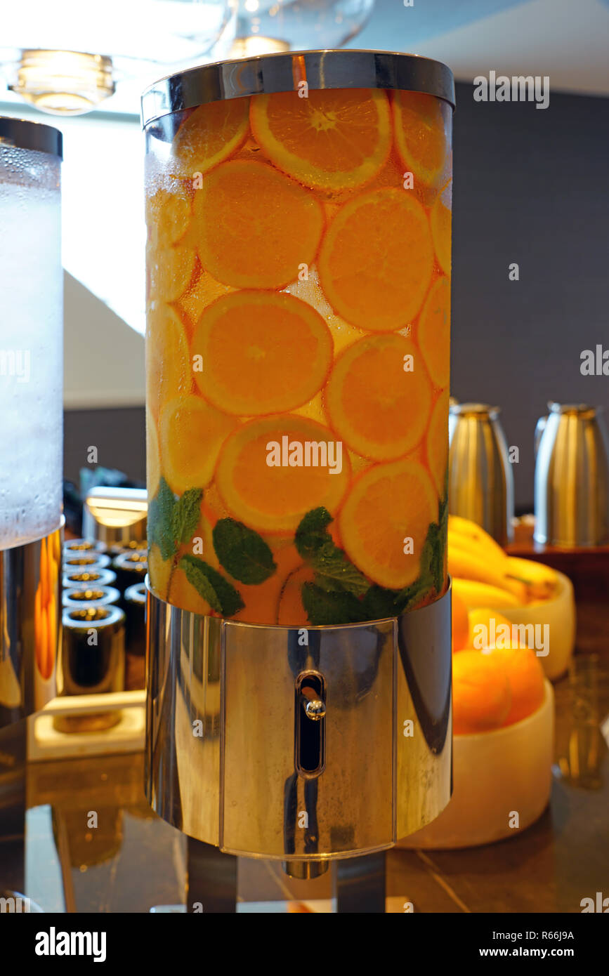 SAN FRANCISCO, Ca-29 Nov 2018 - Blick auf die United Airlines Polaris Lounge am Flughafen San Francisco International (SFO). Stockfoto