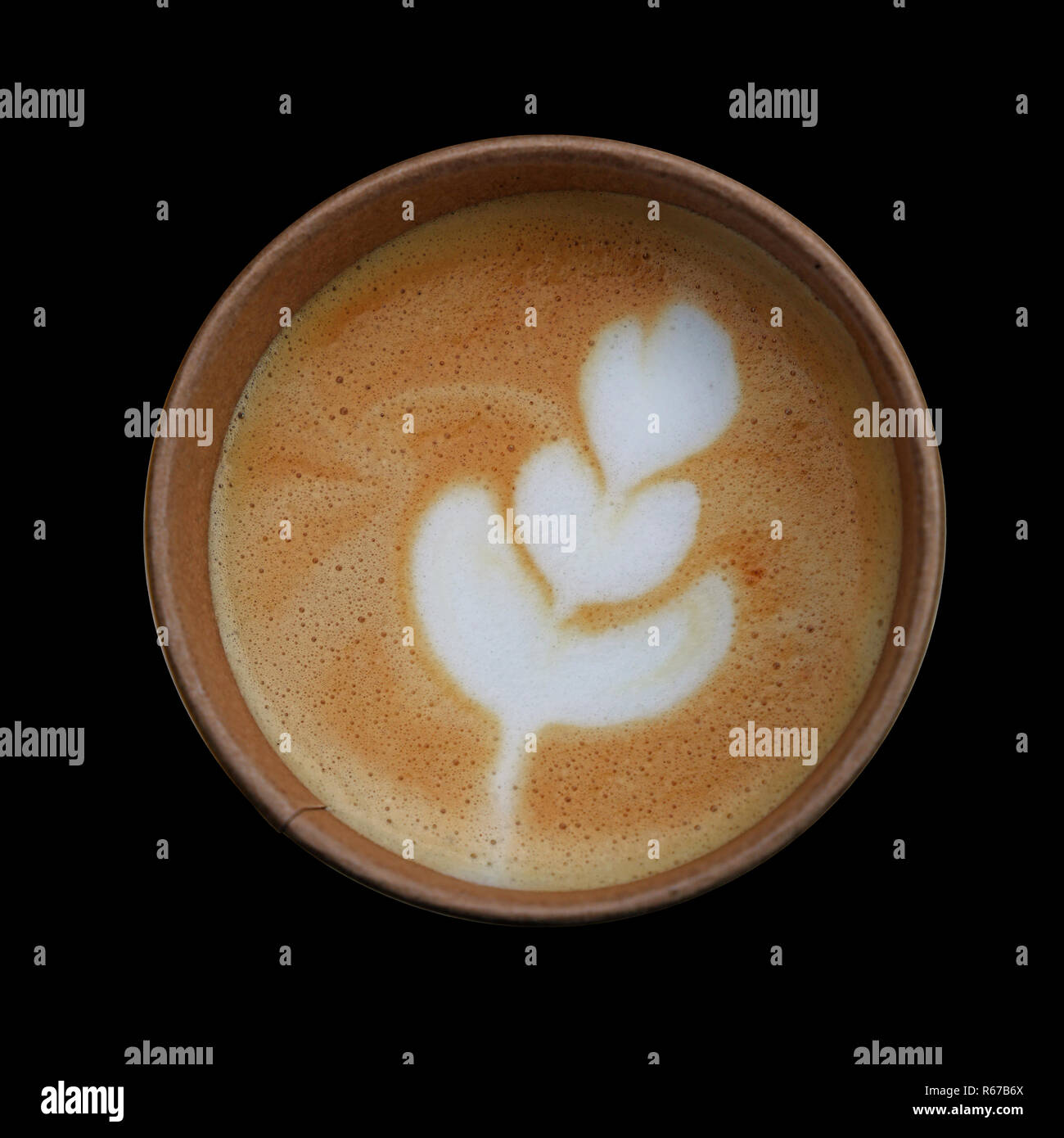 Latte Cappuccino Kaffee in braunem Papier Schale Stockfoto