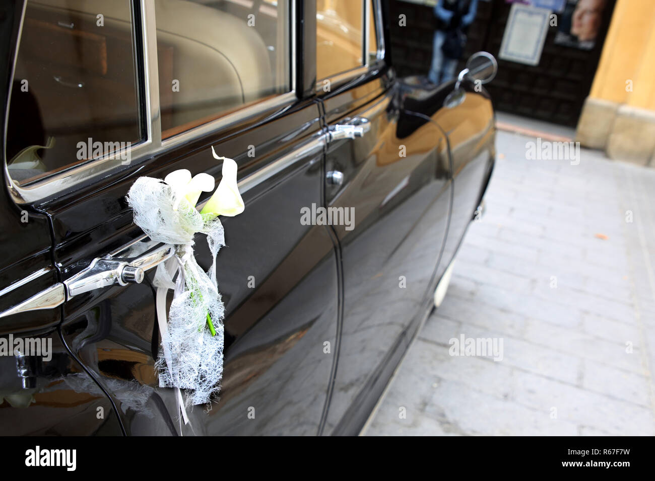 Luxus Auto als eine Hochzeit Auto vor St. Maria Magdalena Stockfoto