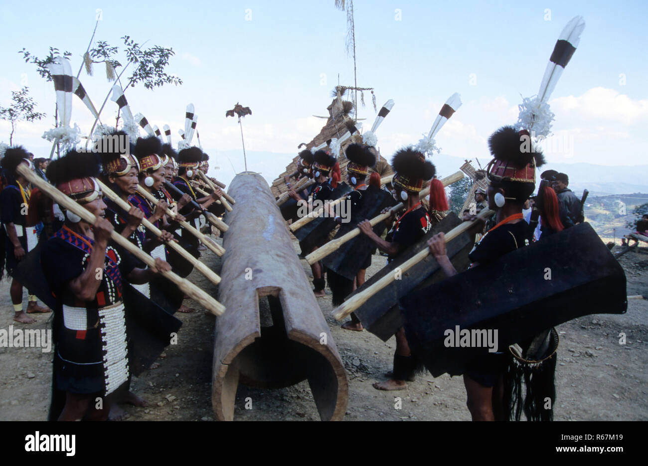 Musikalische lange Trommel, Nagaland, Indien Stockfoto