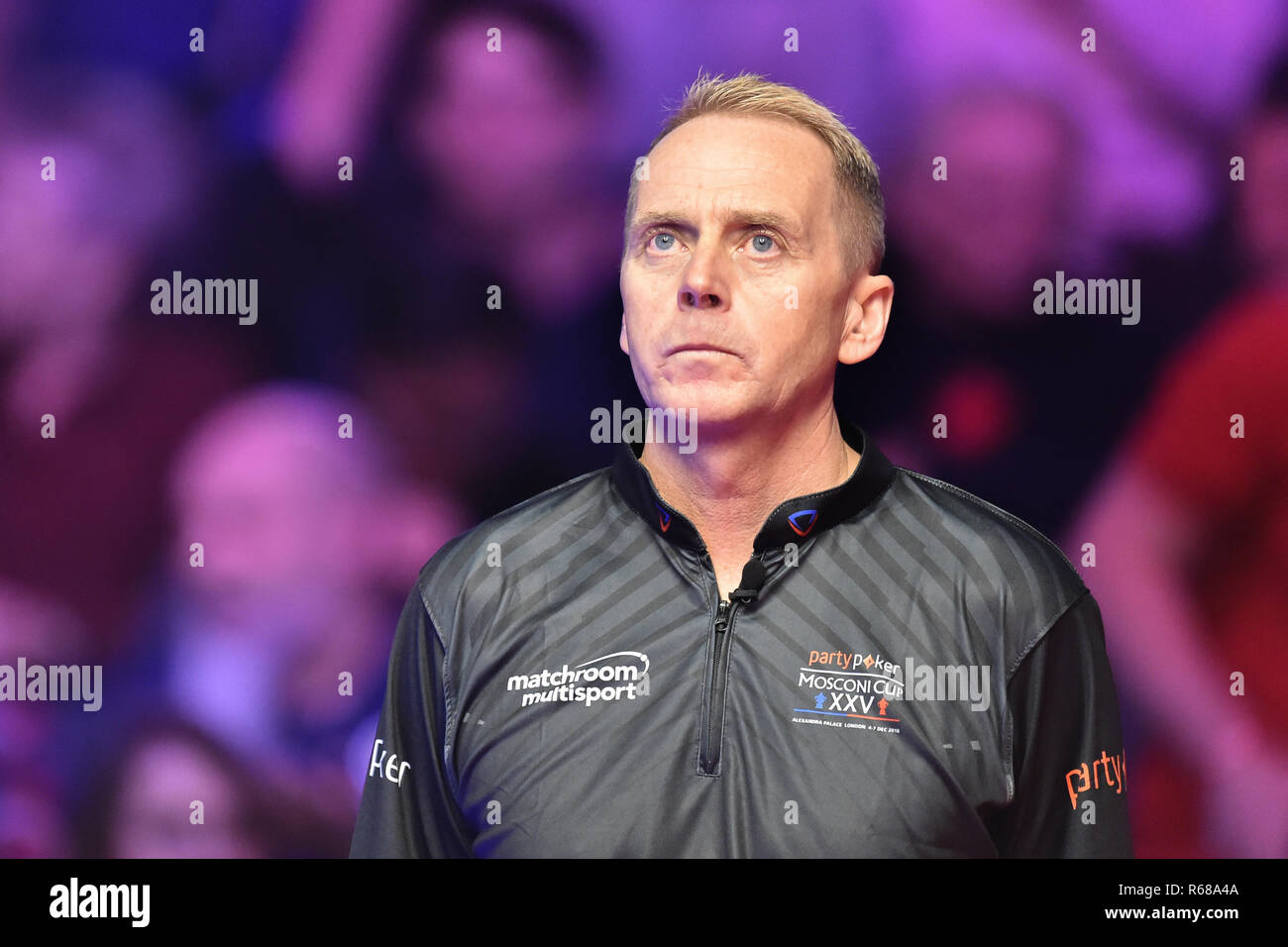 London, Großbritannien. 4. Dez, 2018. Schiedsrichter: Nigel Rees während das Partypoker Mosconi Cup 2018: an Tag 1 Event im Alexandra Palace am Dienstag, den 04. Dezember 2018. LONDON, ENGLAND. (Nur redaktionelle Nutzung, eine Lizenz für die gewerbliche Nutzung erforderlich. Keine Verwendung in Wetten, Spiele oder einer einzelnen Verein/Liga/player Publikationen.) Credit: Taka Wu/Alamy leben Nachrichten Stockfoto