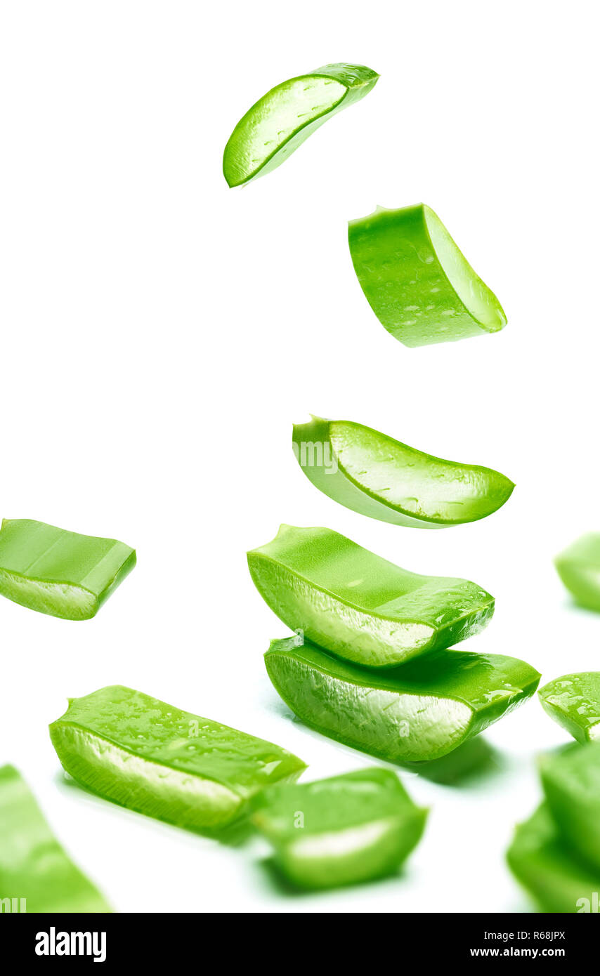 Aloe vera Schichten auf weißem Hintergrund Stockfoto