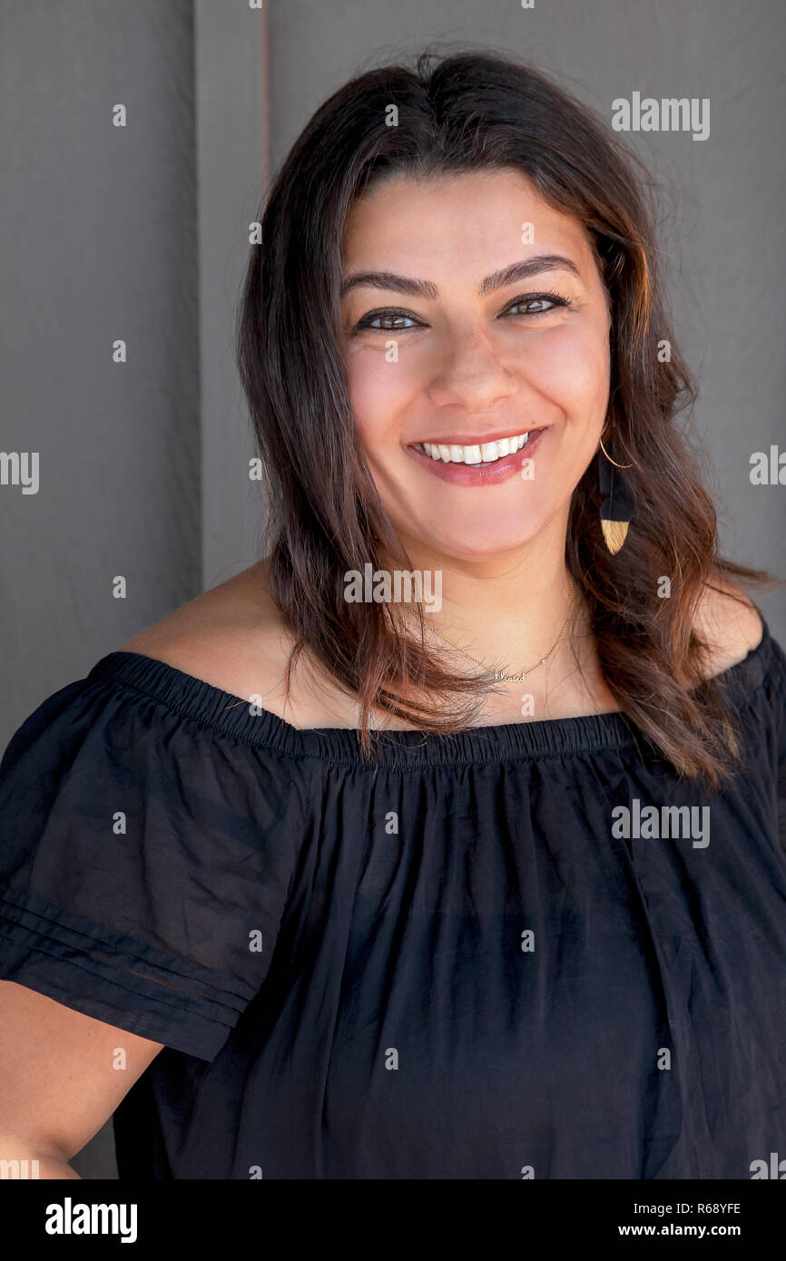 Porträt eines attraktiven Lachen Frau Stockfoto