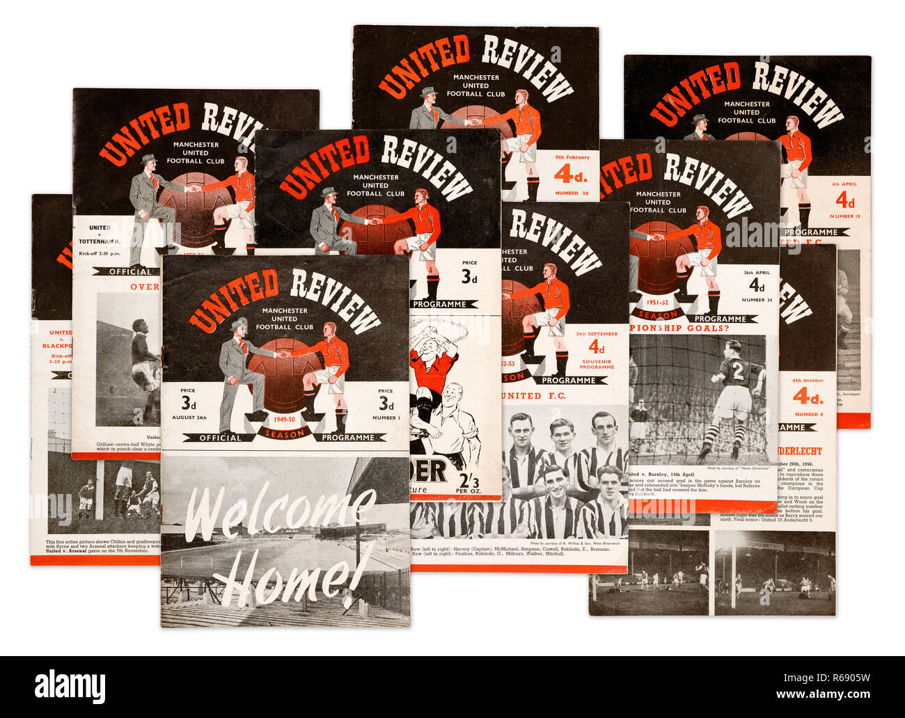 Eine Sammlung von United Review offizielle Programme für Manchester United Football Club aus den 40er und 50er Jahren (digital Composite) Stockfoto