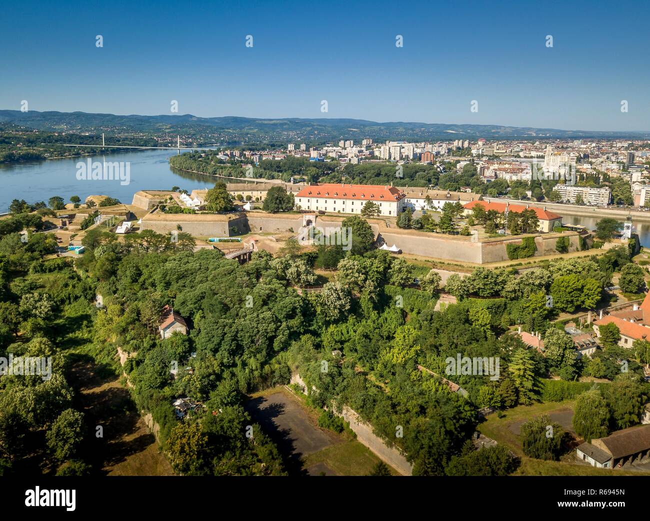 Luftaufnahme der Festung Petrovaradin Novi Sad Festung aus dem Österreich türkischen Zeiten in Serbien ehemalige Jugoslawien entlang der Donau Stockfoto