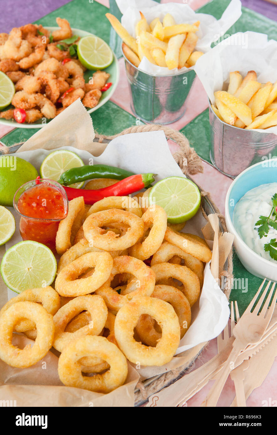 Frites Tintenfisch und Garnelen Stockfoto