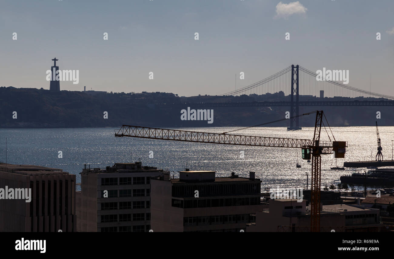 Lissabon mit Tejo, Heiligtum von Christus, dem König, und Brücke 25 de Abril, Portugal Stockfoto
