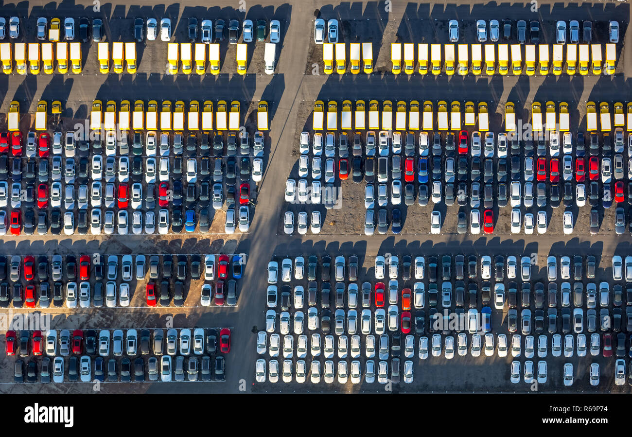 Parkplatz mit Autos, Neuwagen, Dortmund, Ruhrgebiet, Nordrhein-Westfalen, Deutschland Stockfoto