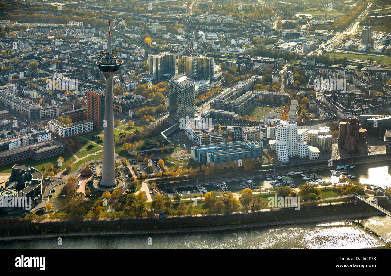 Luftaufnahme, rheinbogen am Landtag, Rheinkniebrücke, Rhein, niedrigem Wasser, Bezirk 01, Düsseldorf, Rheinland Stockfoto