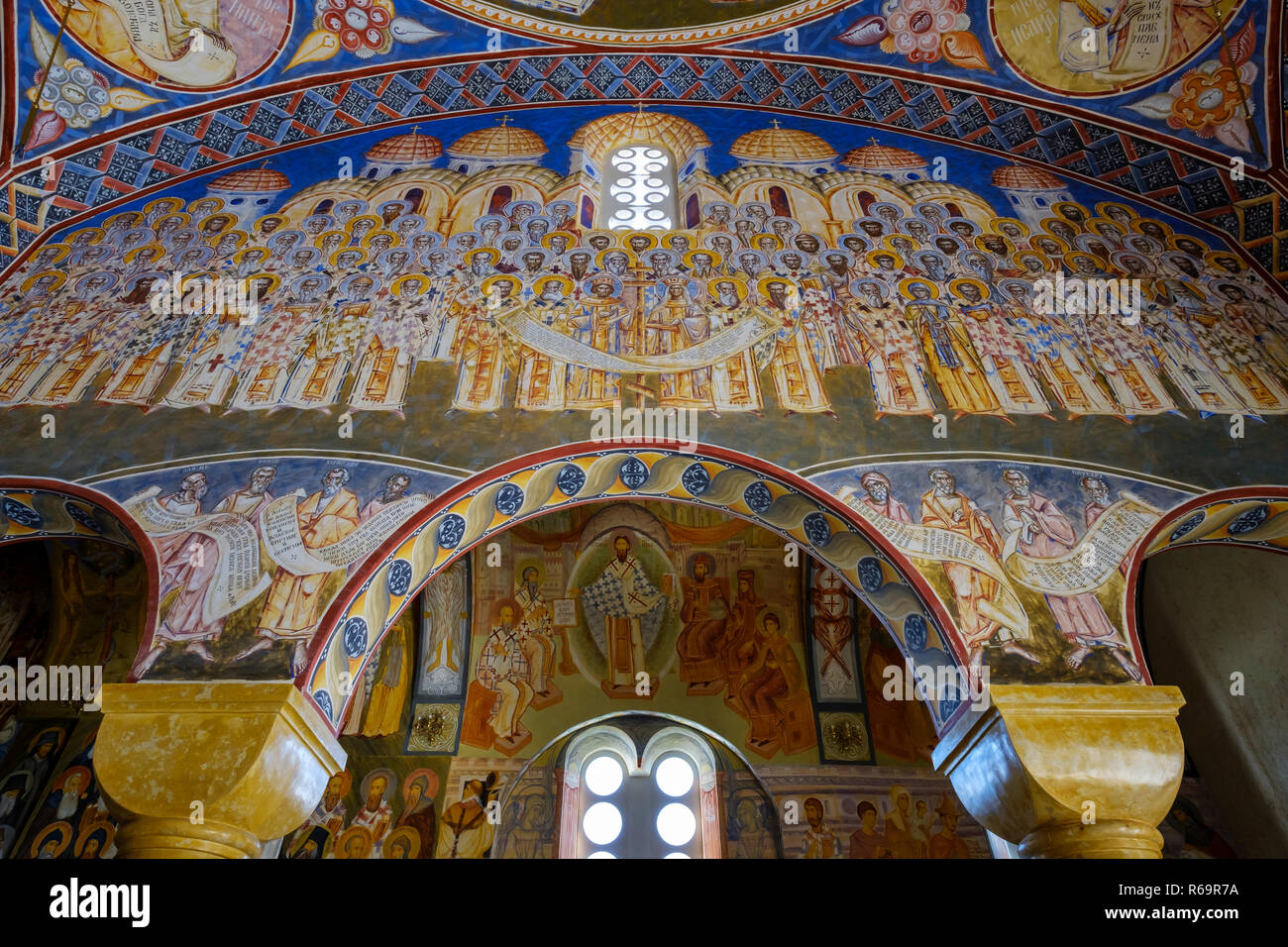 Wand gemalt mit kunstvollen Fresken, Interieur, Kathedrale hl. Johannnes Vladimir, Hram Svetog Jovana Vladimira, Bar, Montenegro Stockfoto