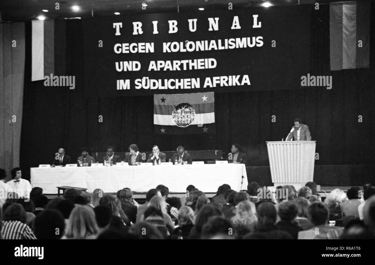 Deutsche Teilnehmer sowie Vertreter von verschiedenen Südafrikanischen Parteien und Organisationen in Bad Godesberg trafen sich am 15. Oktober 1975 Für eine Konferenz (Tribunal) im Kampf gegen den Kolonialismus und Apartheid. | Verwendung weltweit Stockfoto