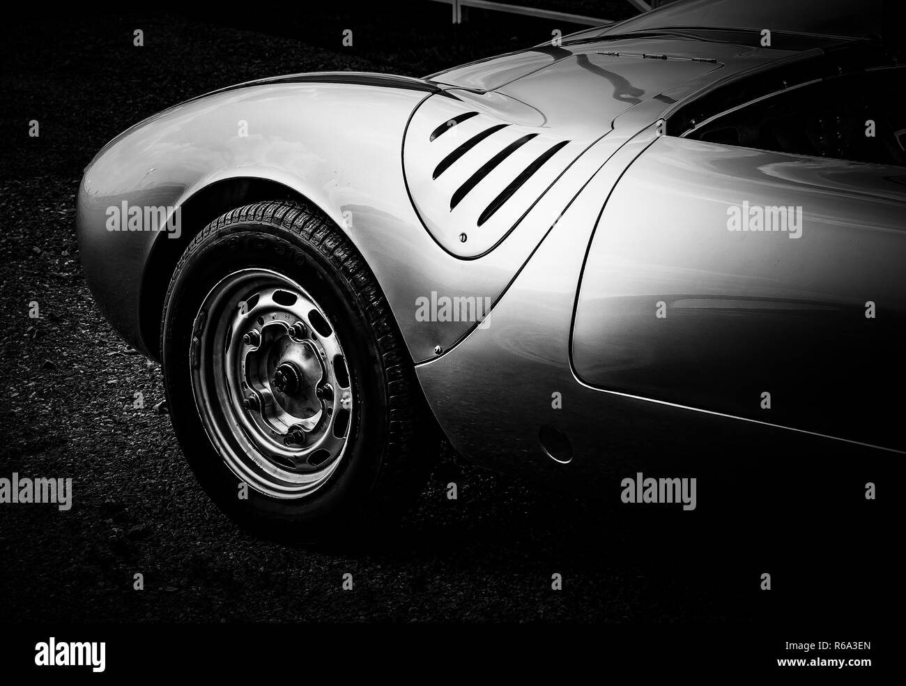Die Rückseite eines alten Le Mans Porsche 550 Rennwagen. Stockfoto