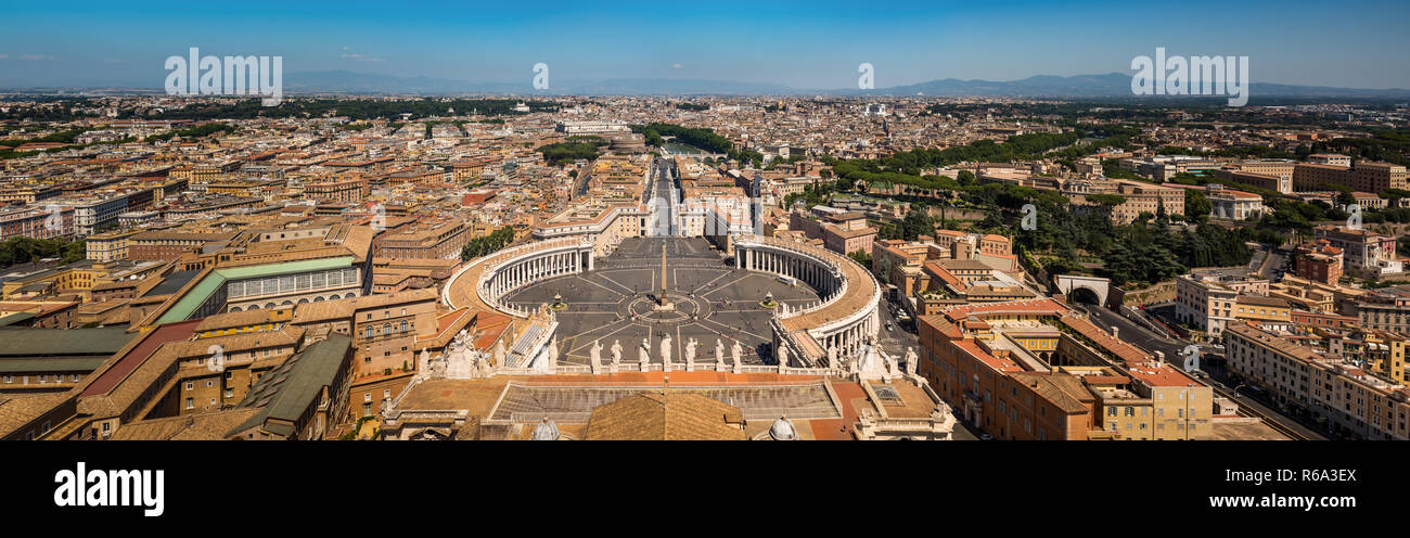 St. Peter's Square & Blick auf Rom panorama Stockfoto