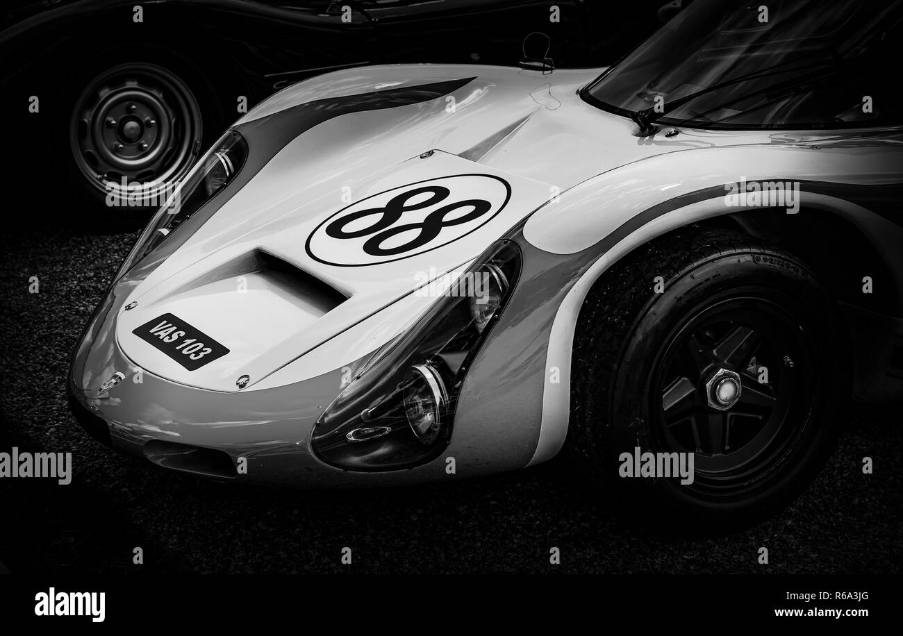 Die Front eines klassischen Le Mans Porsche 910 Rennwagen. Stockfoto