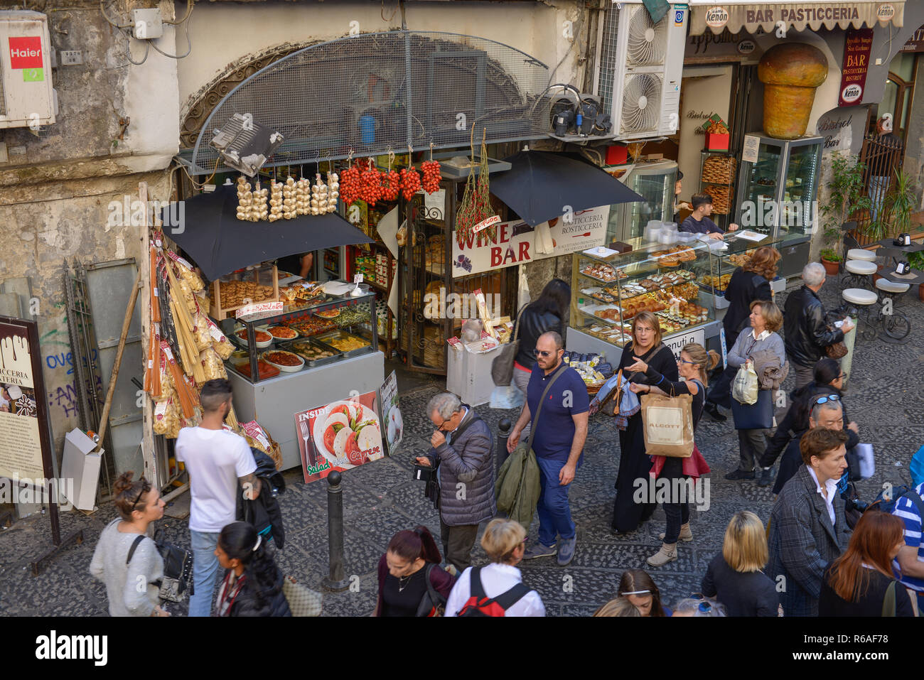 Street Scene, Via dei Tribunali, Neapel, Italien, Strassenszene, Neapel, Italien Stockfoto