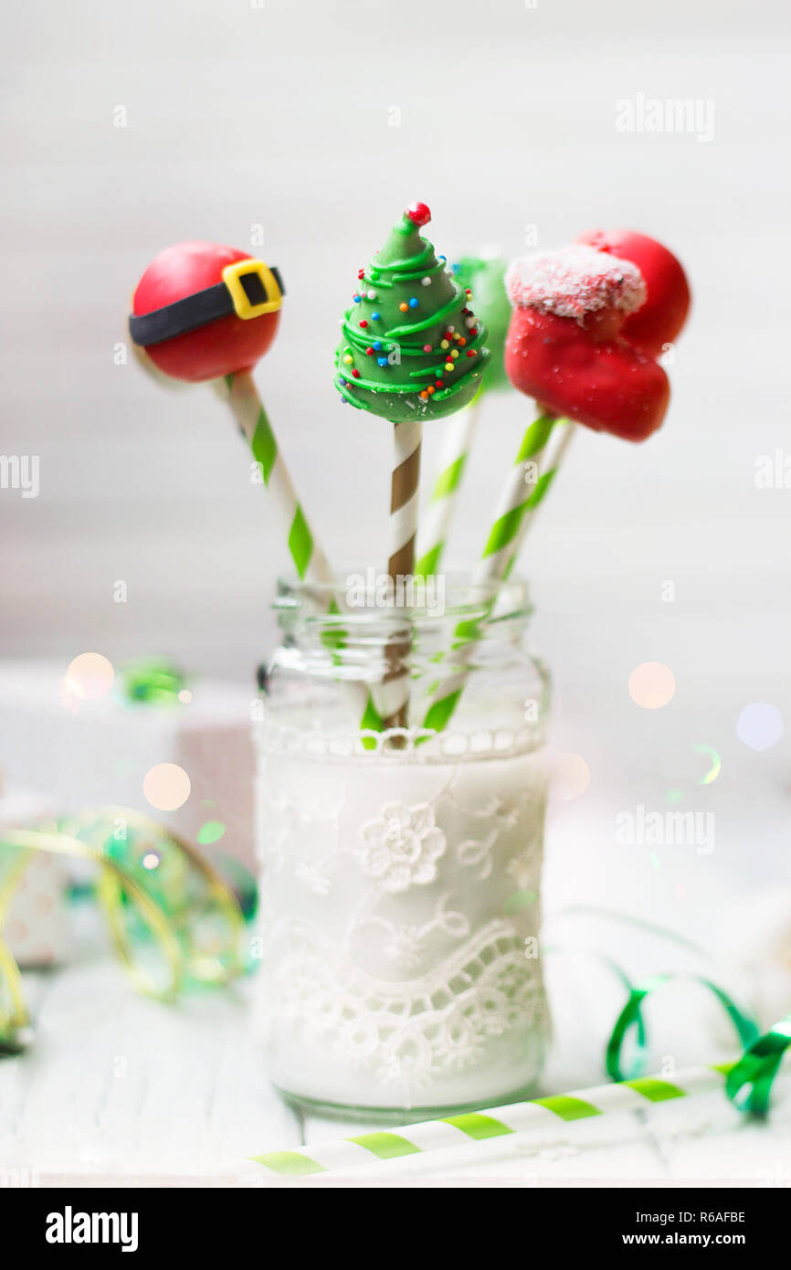 Weihnachten verzierten Kuchen Pops; Urlaub Hintergrund Stockfoto