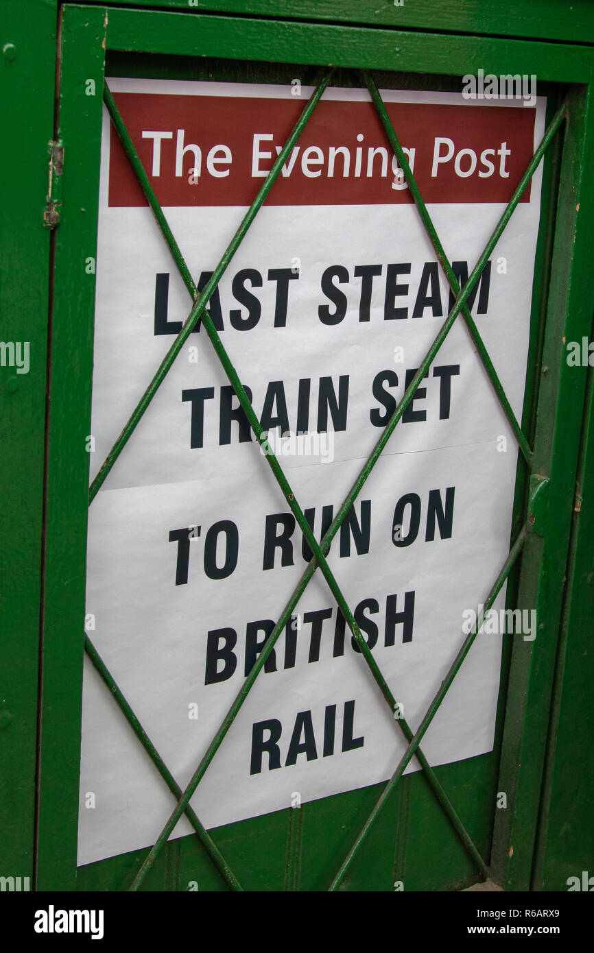 Zeitung Plakat angekündigt, 'Letzter Dampfzug auf der British Rail' an der Great Central Railway Stockfoto