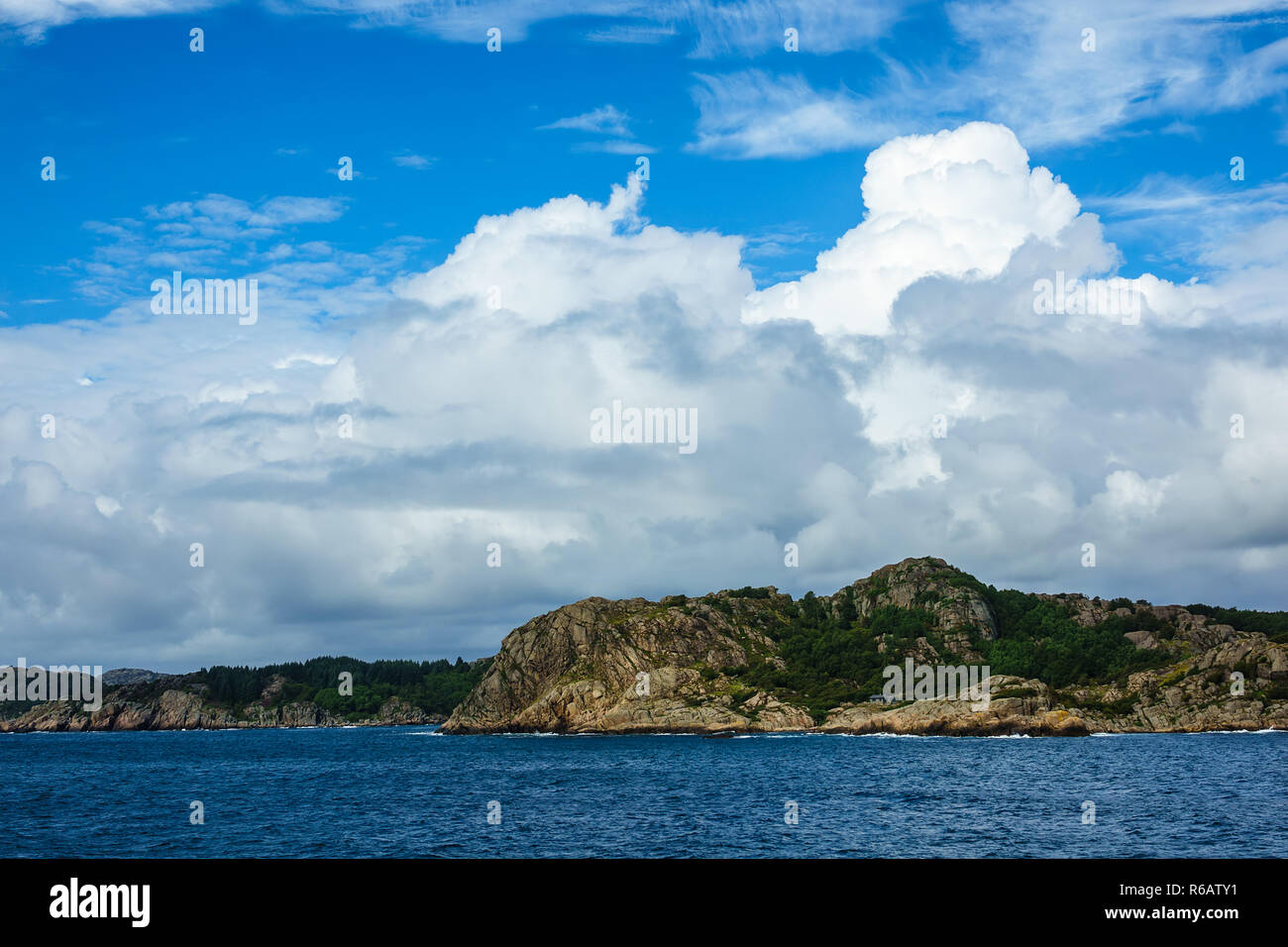 Ansicht des lyngdalsfjord in Norwegen Stockfoto