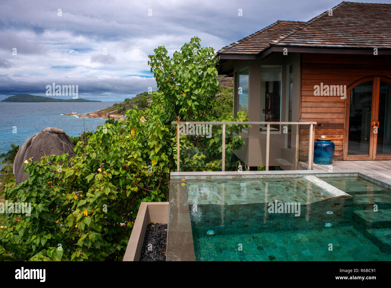 Pool in einer privaten Villa von Six Senses Zil Pasyon Luxus Hotel. Felicite Island Seychellen. Stockfoto