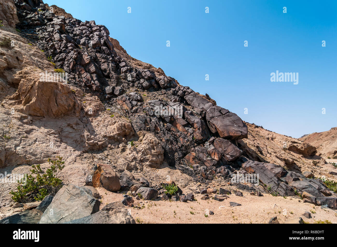 Dolerit Deich, magmatischen Gesteinen, Welwitschia Drive Stockfoto