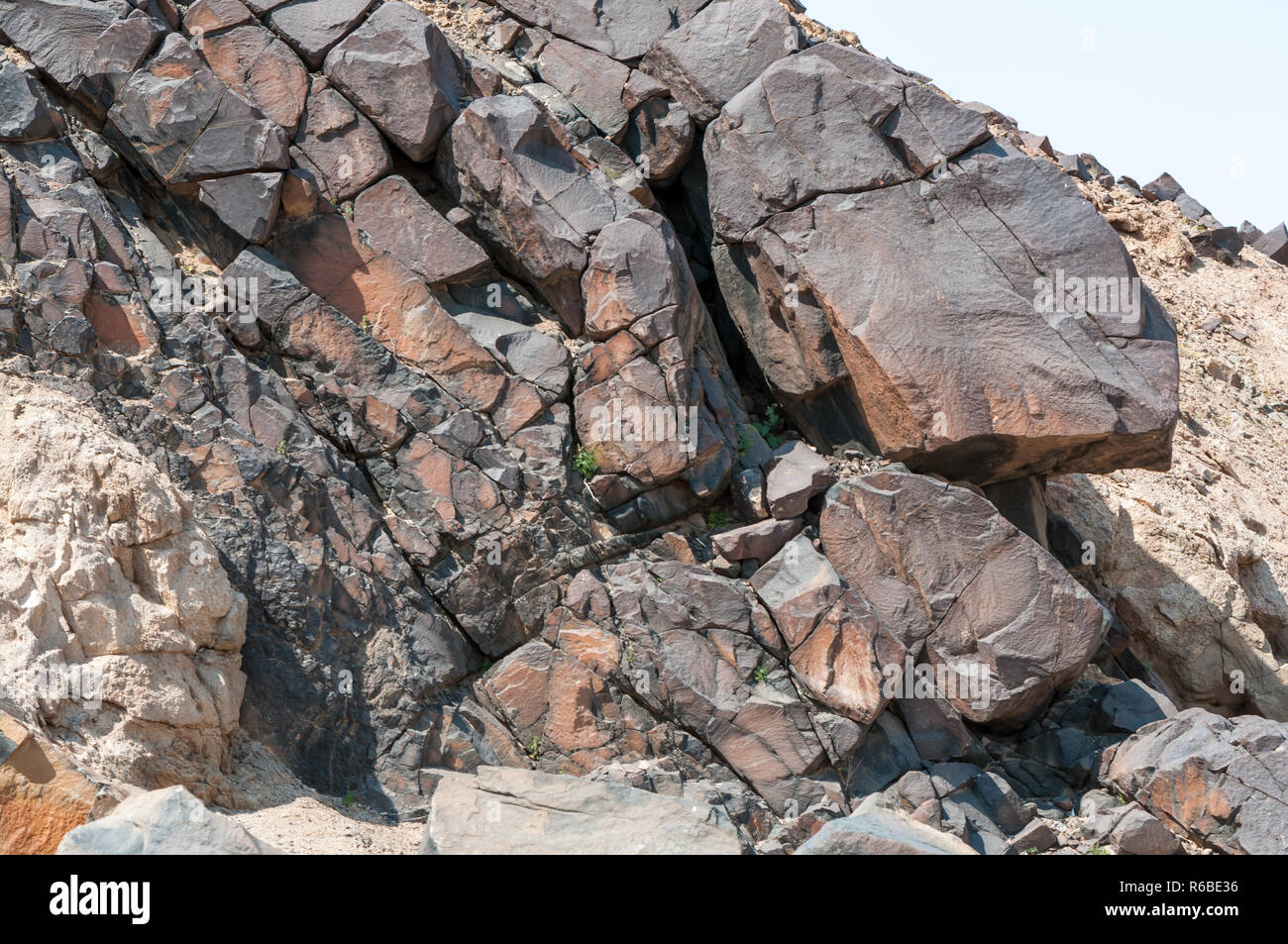 Dolerit Deich, magmatischen Gesteinen, Welwitschia Drive Stockfoto