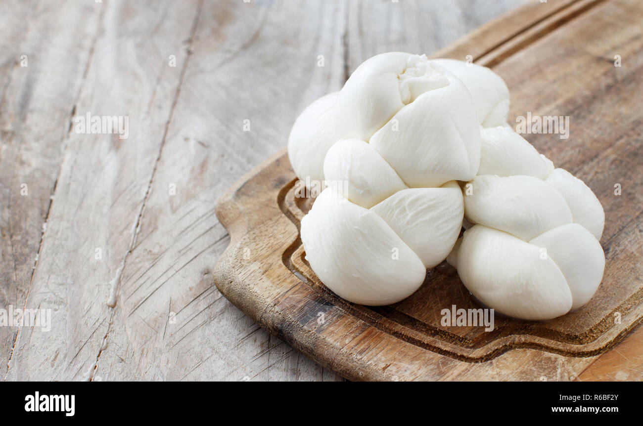 Italienische Käse geflochtene Mozzarella Stockfoto