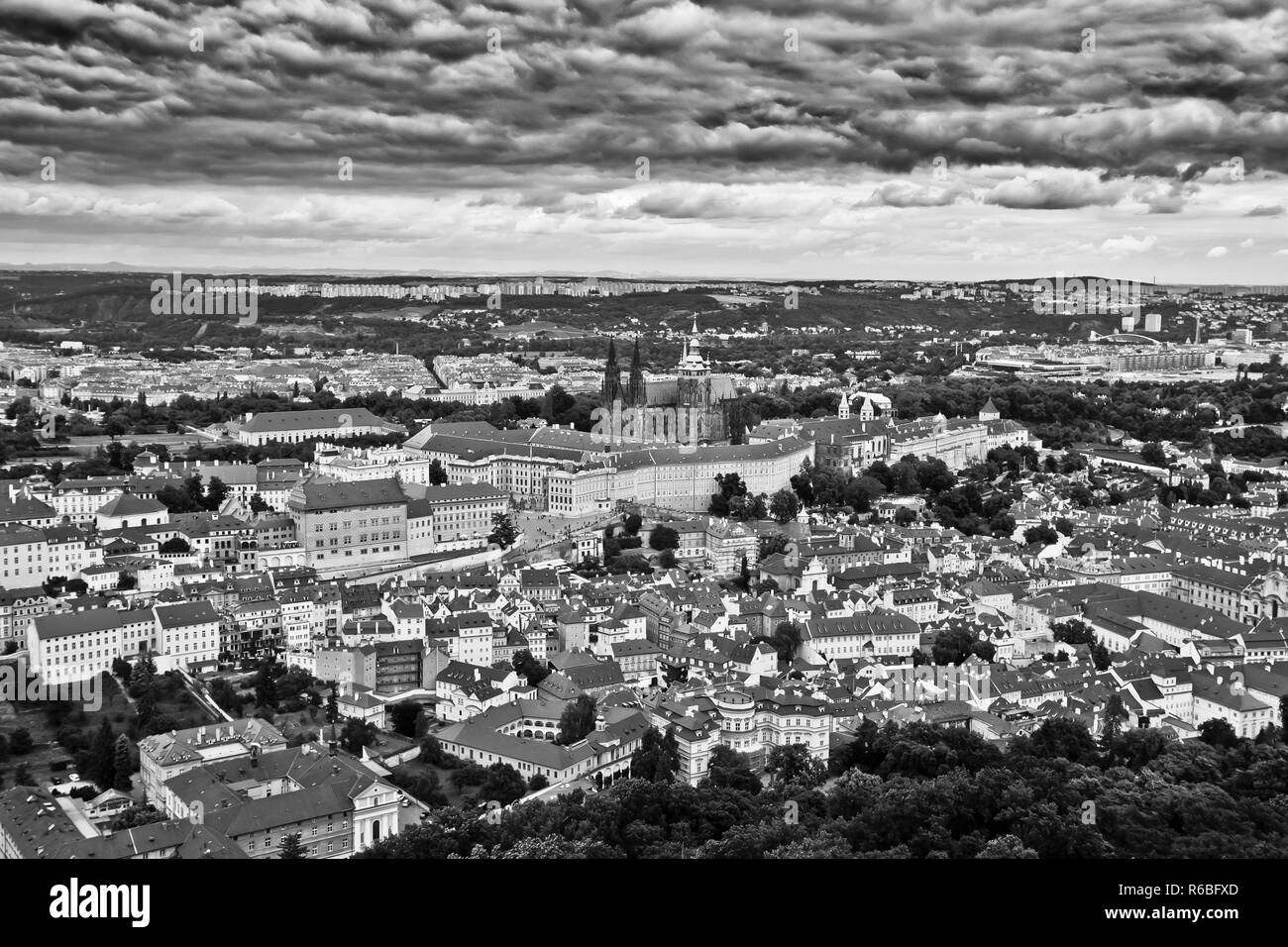 Prag ist die Hauptstadt und die grösste Stadt in der Tschechischen Republik, die 14. größte Stadt in der Europäischen Union und die historische Hauptstadt von Böhmen. Stockfoto