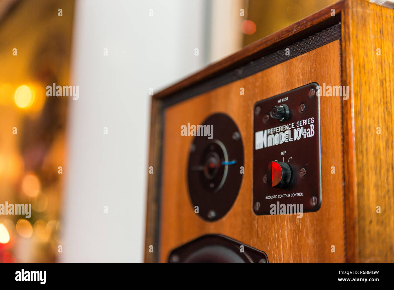 Die KEF Reference 104 AB-Lautsprecher Stockfoto