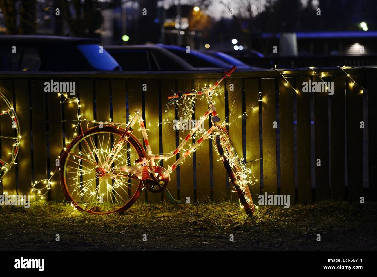Fahrrad Blinker auf weißem Hintergrund Stockfotografie - Alamy