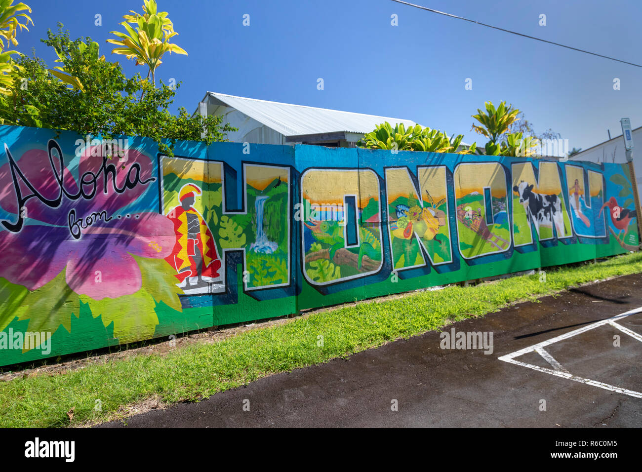 Honomū, Hawaii - ein Zeichen Besucher zu Honomū. Die Wirtschaft der Stadt war früher auf Zucker. Es erhält nun Touristen, die in der Nähe Akaka Falls Stockfoto