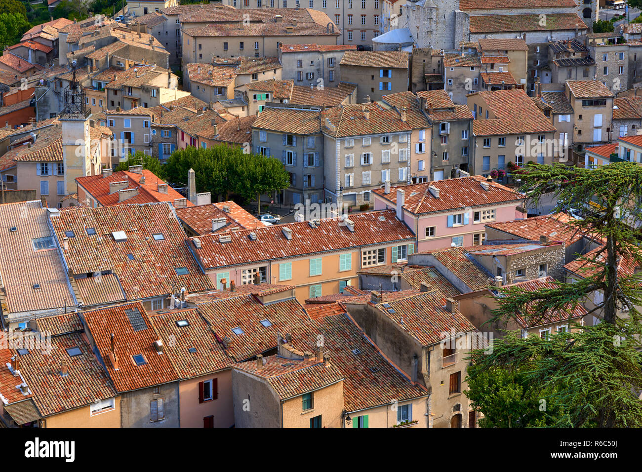 Erhöhten Blick auf die Dächer von Sisteron. Alpes-de-Haute-Provence, Region PACA, Frankreich Stockfoto