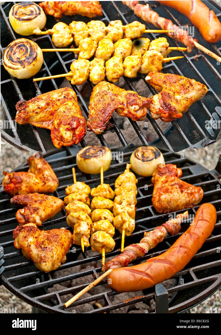 Bratwurst brötchen -Fotos und -Bildmaterial in hoher Auflösung - Seite ...