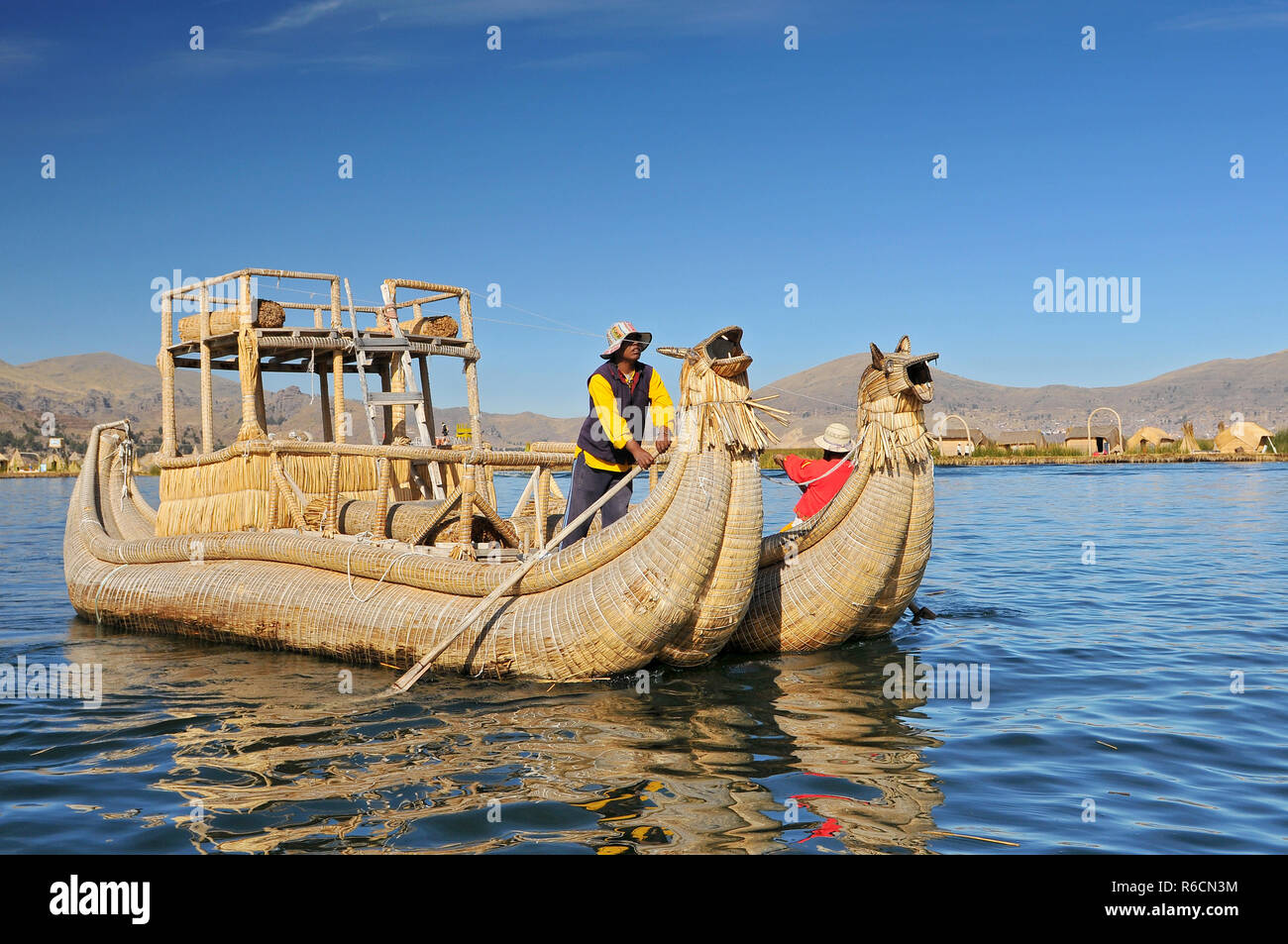 Peru, Südamerika, Titicaca-See, Uros Indianer, Uros Ayamaras, schwimmende Insel Stockfoto