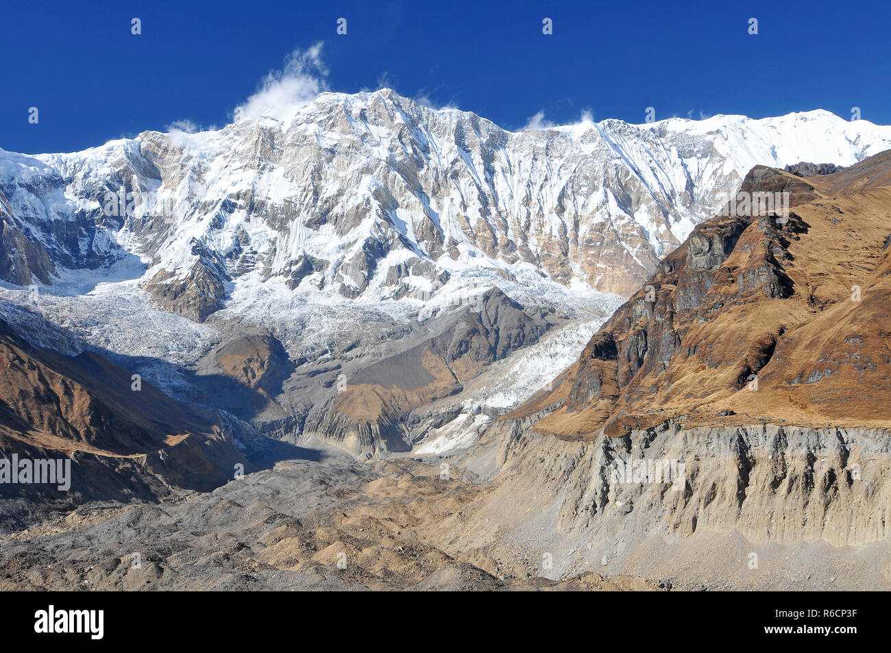 Nepal, Annapurna Conservation Area, Singu Chuli (Geriffelt Peak) Einer der Trekking Peaks im nepalesischen Himalaya Spektrum der Peak wird gerade westlich entfernt von Stockfoto