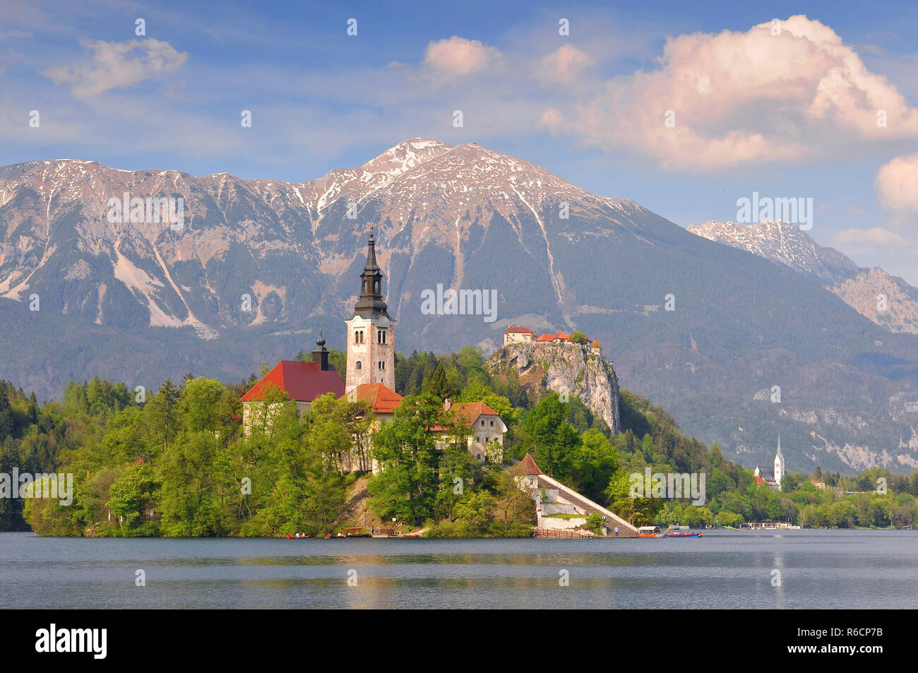 Der See von Bled und die Kirche der Himmelfahrt, Region Gorenjska in Slowenien Stockfoto
