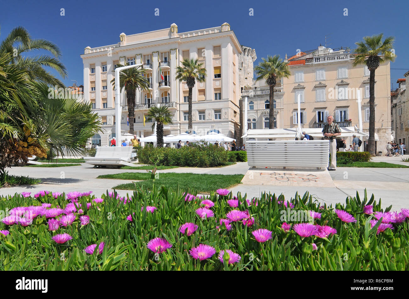 Kroatien, Split, Promenade Riva, die italienische und die britische Botschaft und Konsulate in Split Kroatien Stockfoto