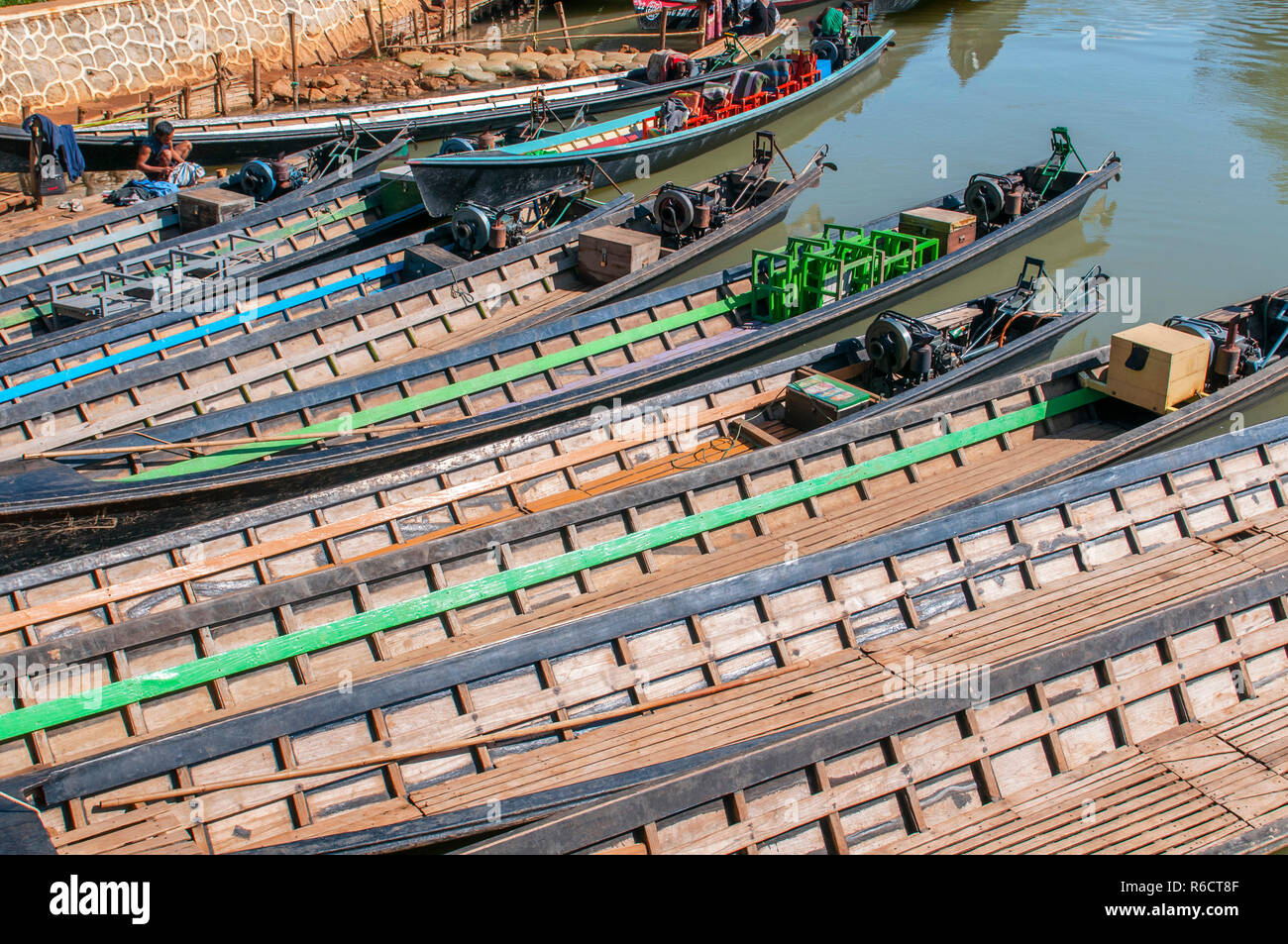 Boote warten auf Touristen, Nyaung Shwe Inle See, Shan Staat, Myanmar Stockfoto