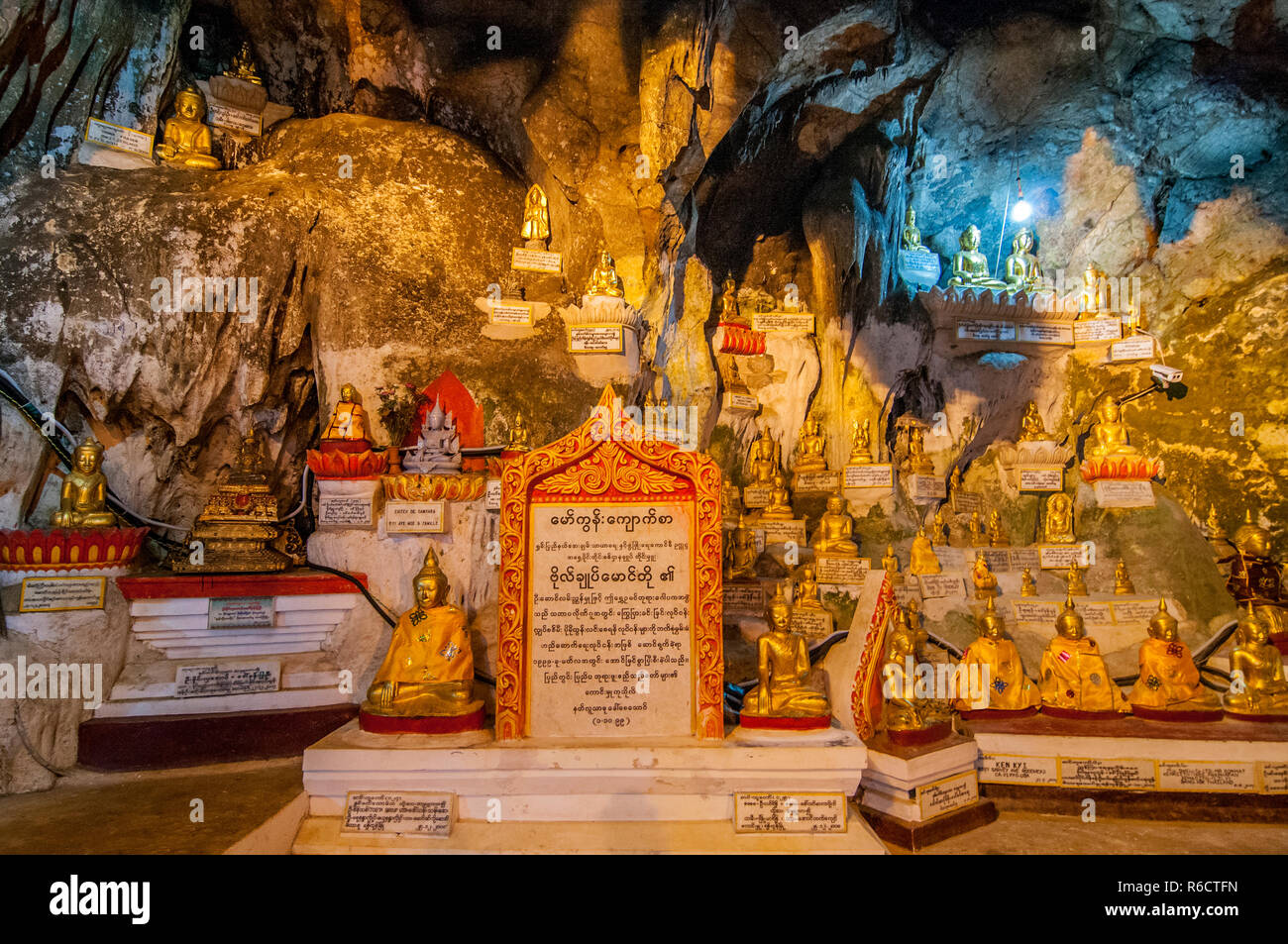 Diese Höhlen sind buddhistische Schreine, wo Tausende von Buddha Bilder haben für den Gottesdienst im Laufe der Jahrhunderte in Pindaya, Myanmar geweiht worden Stockfoto
