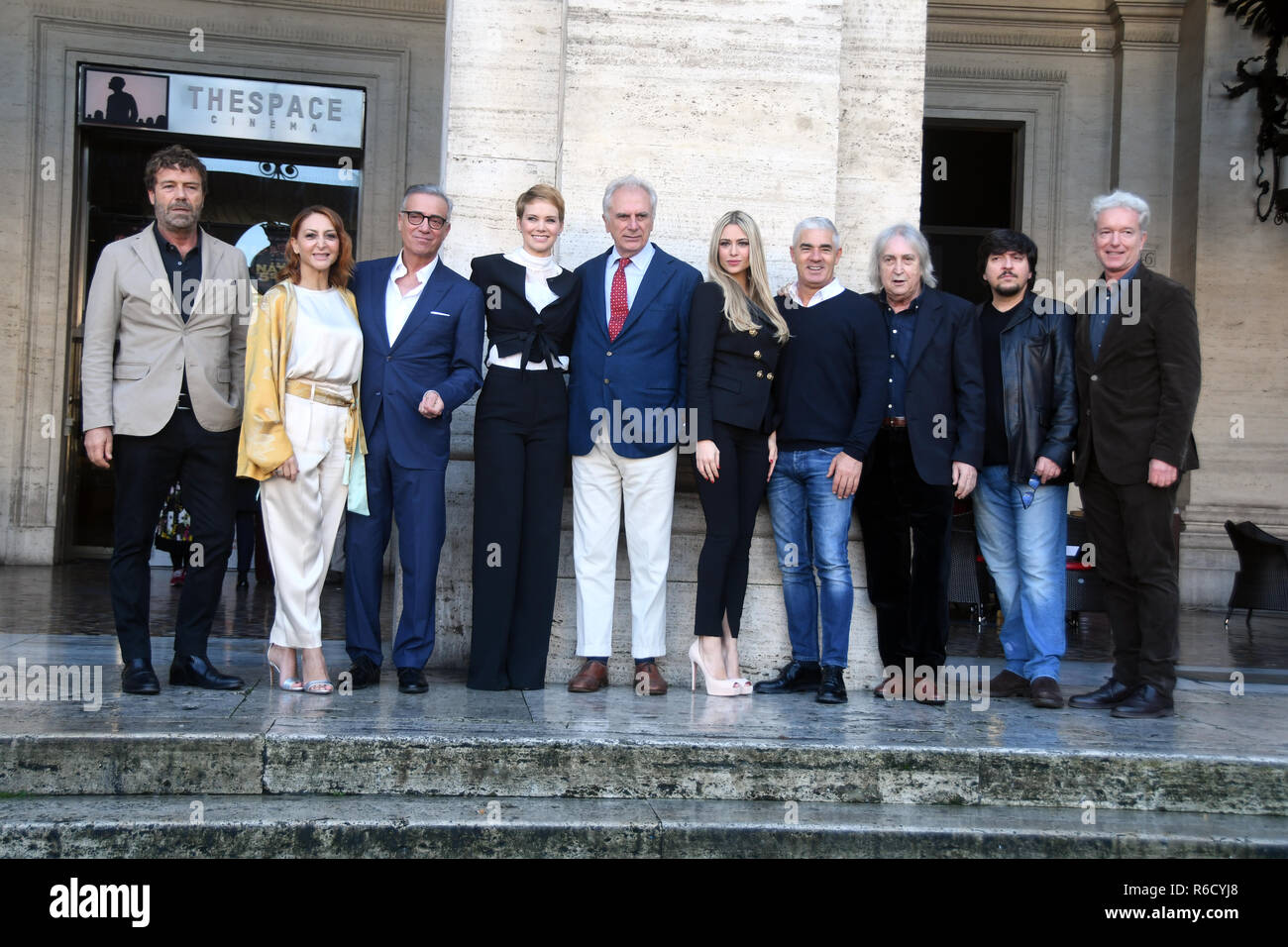 Rom, Italien. 4. Dez, 2018. Der Raum Moderno - Präsentation film NATALE A 5 Stelle die Darsteller: Giuseppe Andidero/Alamy leben Nachrichten Stockfoto