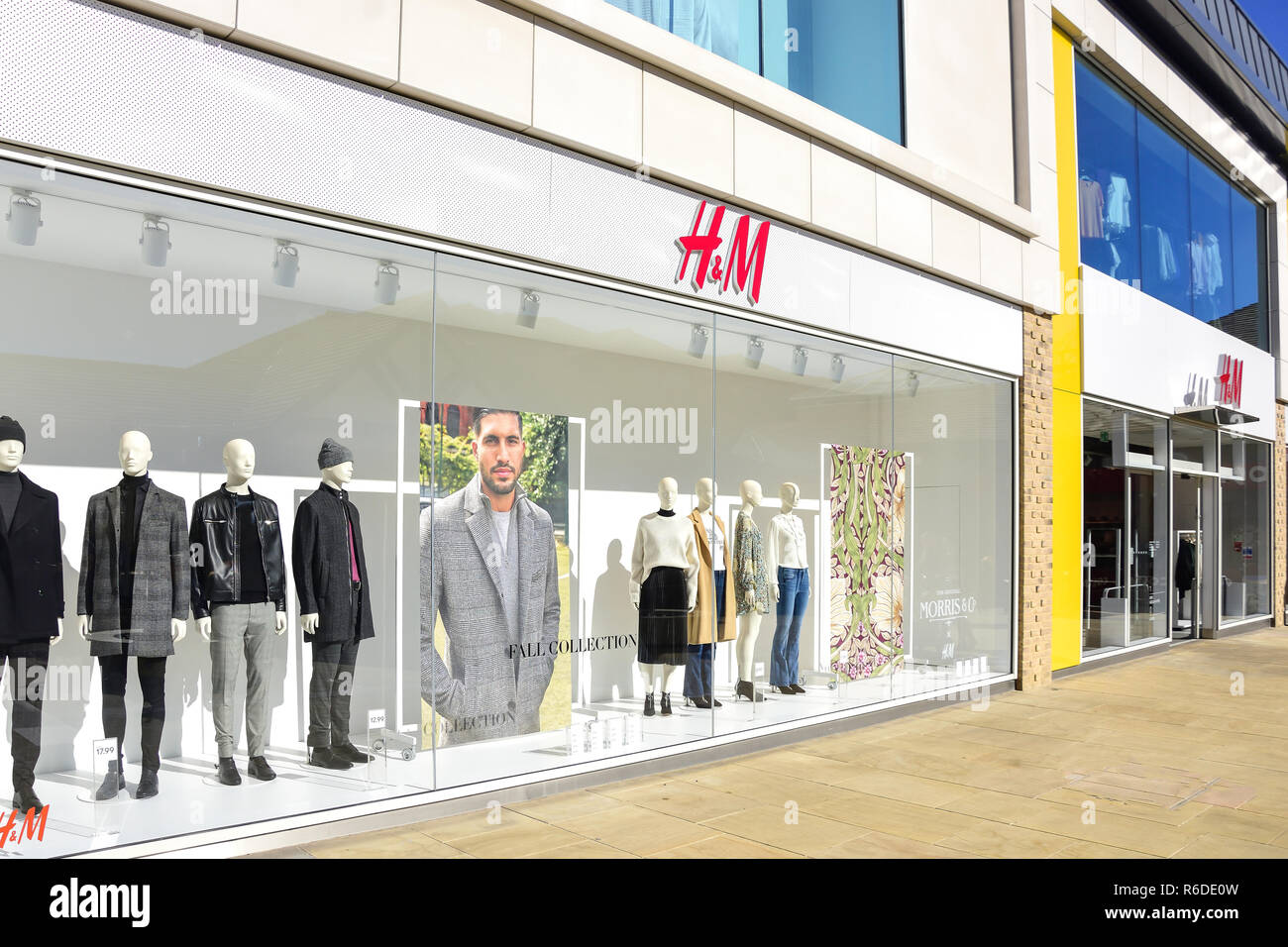H&M Department Store, die Türme Einkaufszentrum, High Street, Barnet, London Borough von Barnett, Greater London, England, Vereinigtes Königreich Stockfoto