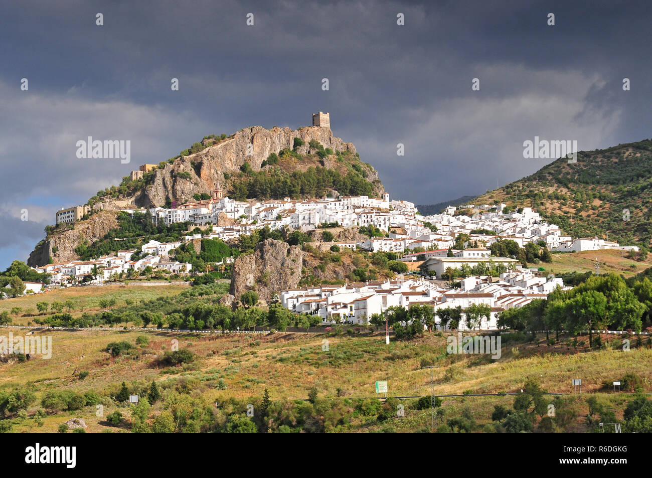 Weißes Dorf von Zahara De La Sierra Cadiz Andalusien Spanien Stockfoto