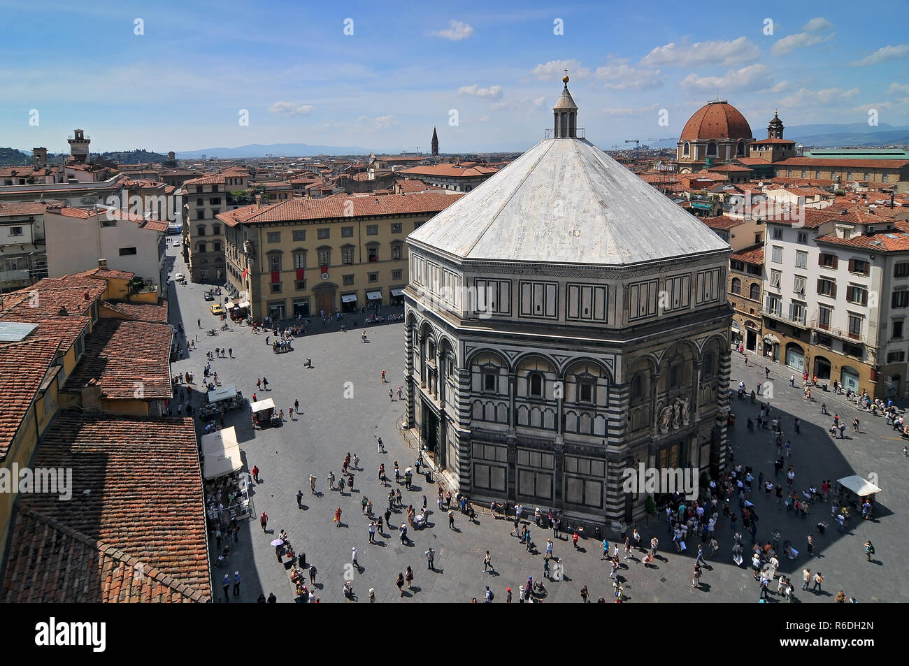 Blick von der Kathedrale Santa Maria del Fiore in Florenz Auf dem Baptisterium Stockfoto
