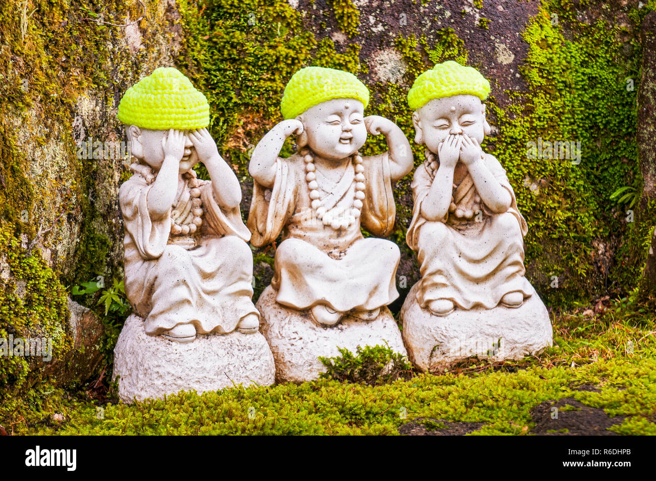 Drei Weise Buddha Statuen sehen und nichts hören und nichts sagen auf der Insel Miyajima, Japan Stockfoto