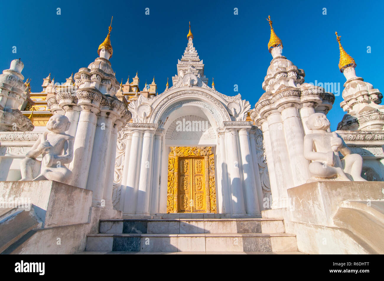 Kloster atumashi Kyaung Maha Atulawaiyan Kyaungdawgyi ist ein Buddhistisches Kloster in der Nähe von Shwenandaw Kloster in Mandalay, Mianma entfernt Stockfoto